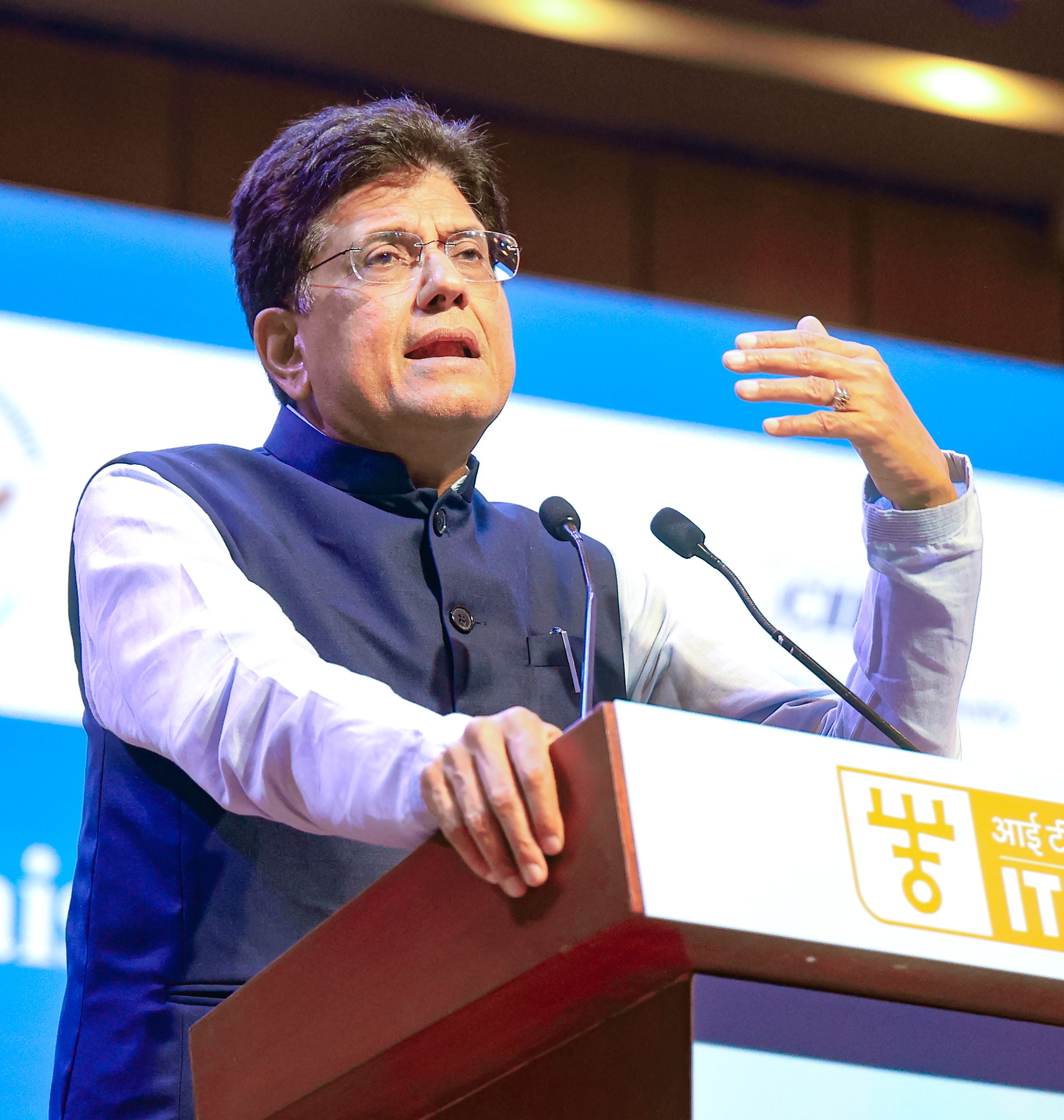 वैश्विक अनिश्चितताओं को अवसर में बदले भारत, उद्योग-सरकार मिलकर करें काम : पीयूष गोयल