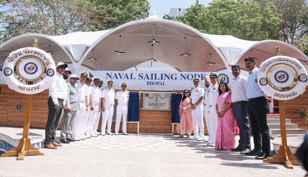 भारतीय नौसेना ने भोपाल में नौसैनिक नौकायन केंद्र का शुभारंभ किया