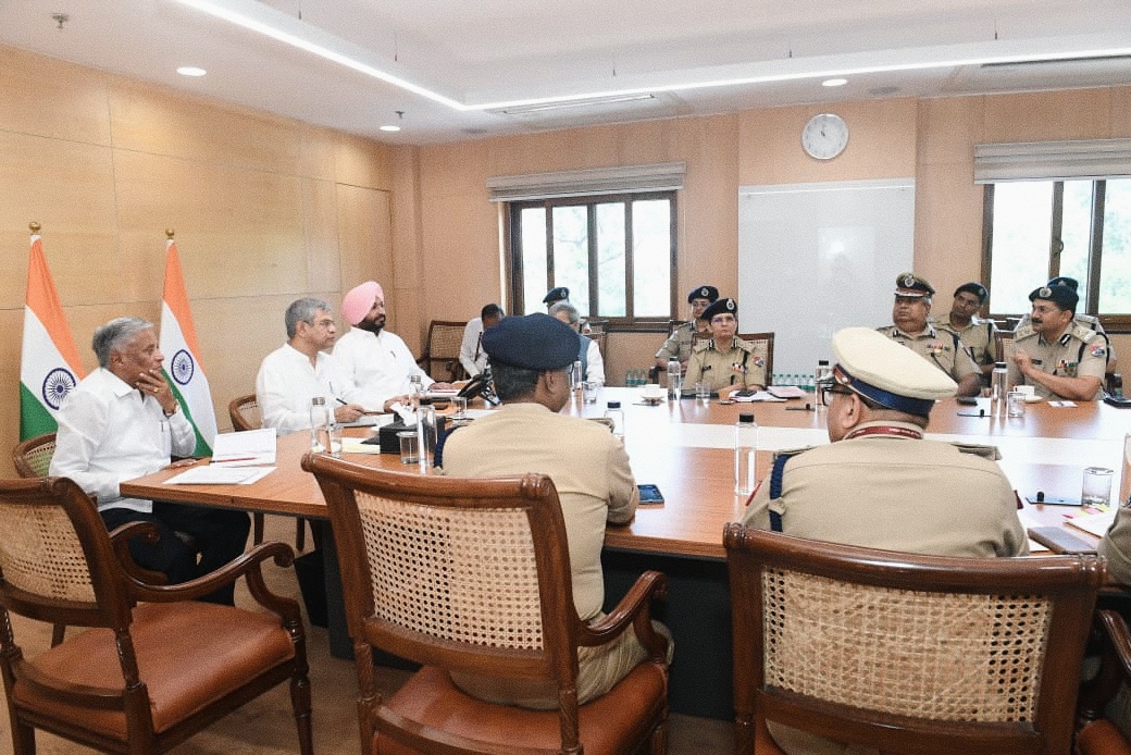 रेलवे अलर्ट मोड में, यात्रियों से संदिग्ध गतिविधियों की सूचना 139 पर देने की अपील