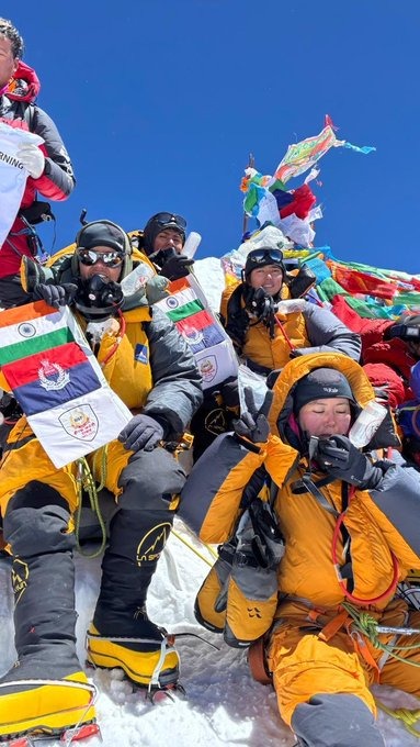 बीएसएफ की महिला टीम ने फतह किया माउंट एवरेस्ट, अमित शाह ने दी बधाई