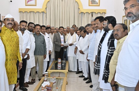 Siddaramaiah quits as Karnataka Chief Minister, submits resignation at Lok Bhavan