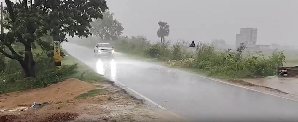 Heavy rain lashes Patna, surrounding areas; thunderstorms, gusty winds to persist