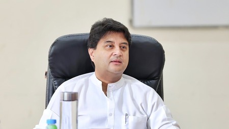पीएम मोदी की अपील पर सिंधिया ने पेट्रोल-डीजल वाहनों का उपयोग न करने का किया आग्रह