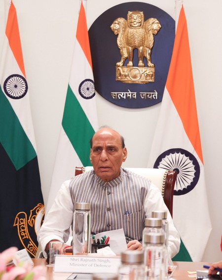 गुलमर्ग में 300 पर्यटकों के सफल रेस्क्यू पर राजनाथ सिंह ने संयुक्त बचाव टीम की सराहना की