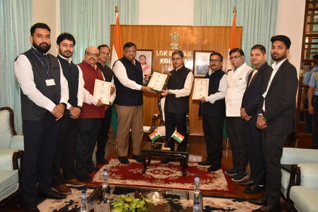 बंगाल में नई सरकार की संवैधानिक प्रक्रिया शुरू, आयोग ने राज्यपाल को सौंपी 293 विजयी उम्मीदवारों की सूची