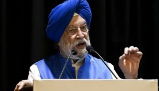 कच्चे तेल की ऊंची कीमतें जारी रहीं तो ओएमसी के वित्त वर्ष 2026 के पूरे मुनाफे के खत्म होने की संभावना: हरदीप पुरी