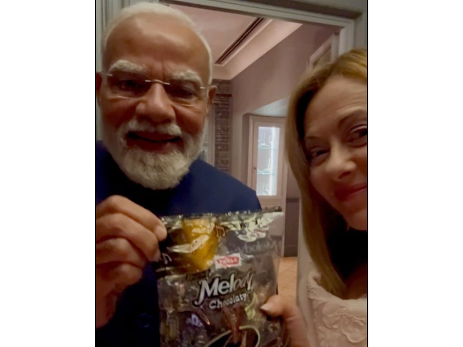 पीएम मोदी ने इटली की प्रधानमंत्री मेलोनी को भेंट की ‘मेलोडी’
