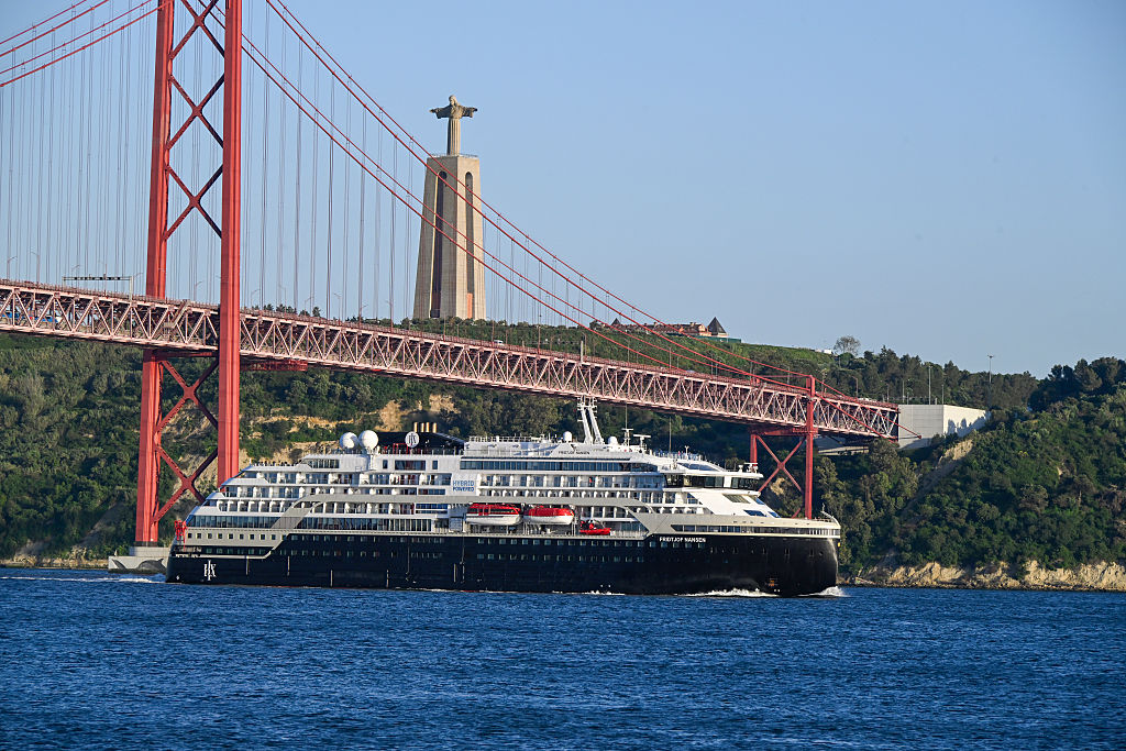 Countries scramble to track passengers of virus-hit cruise ship