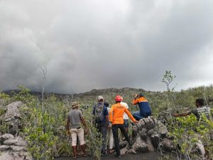 Indonesia resumes search for three hikers missing after Mount Dukono eruption
