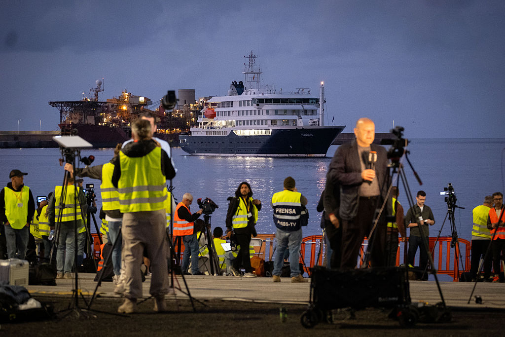 Spanish health officials board hantavirus-hit ship to start evacuating passengers