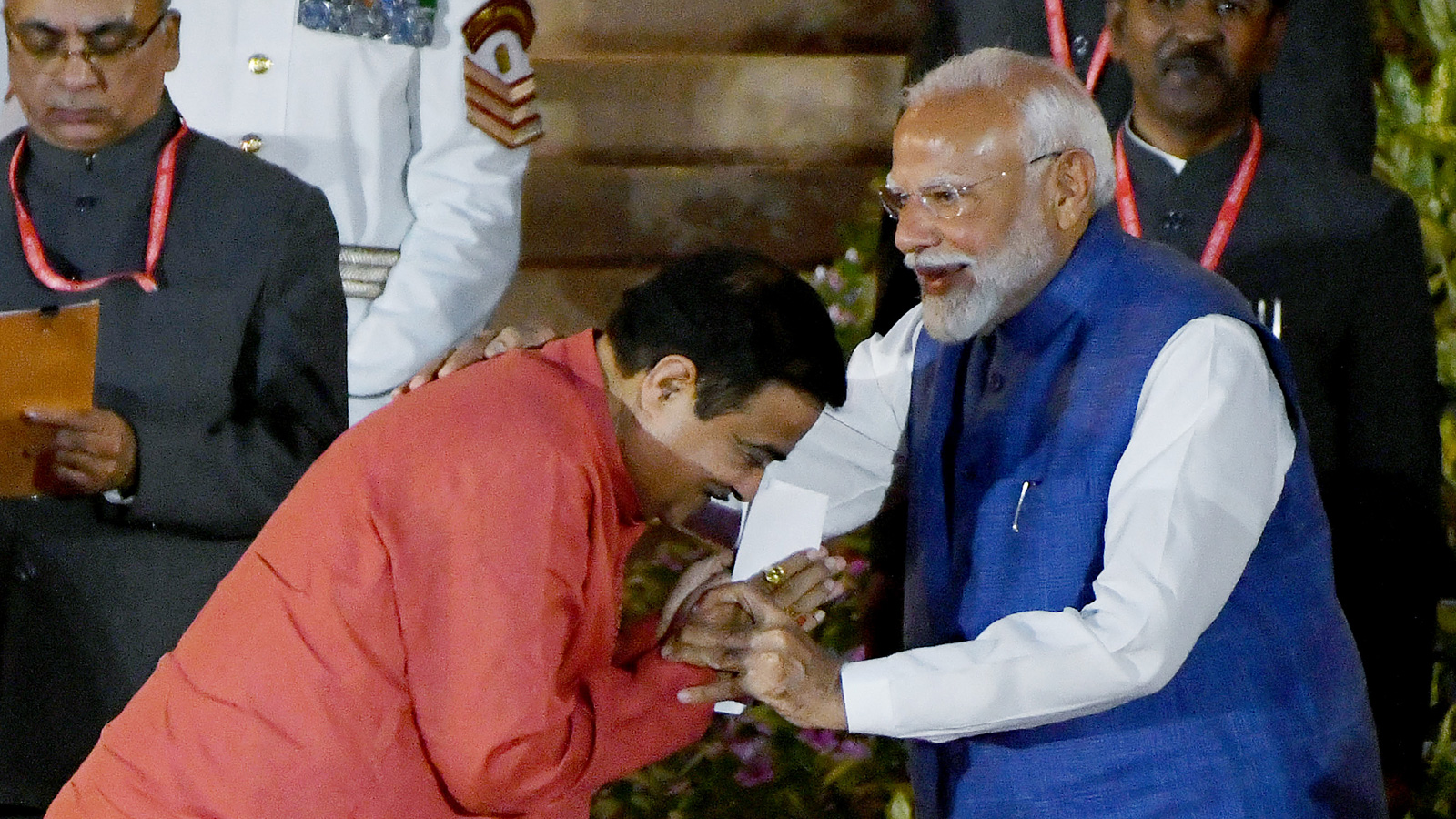 पीएम मोदी ने नितिन गडकरी को दी जन्मदिन की शुभकामनाएं, कामकाज की सराहना