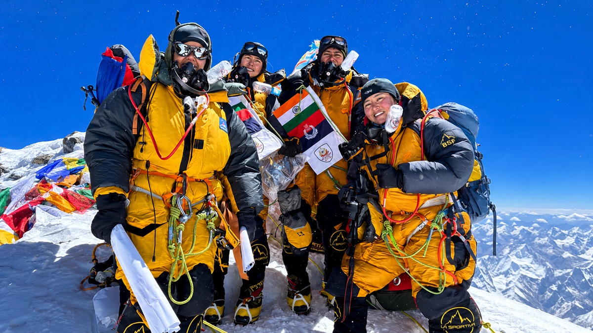 एवरेस्ट शिखर पर गूंजा ‘वंदे मातरम्’, बीएसएफ की महिला टीम को अमित शाह का सलाम