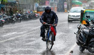 तमिलनाडु के 10 जिलों में भारी बारिश का अलर्ट, मौसम विभाग ने जारी की चेतावनी