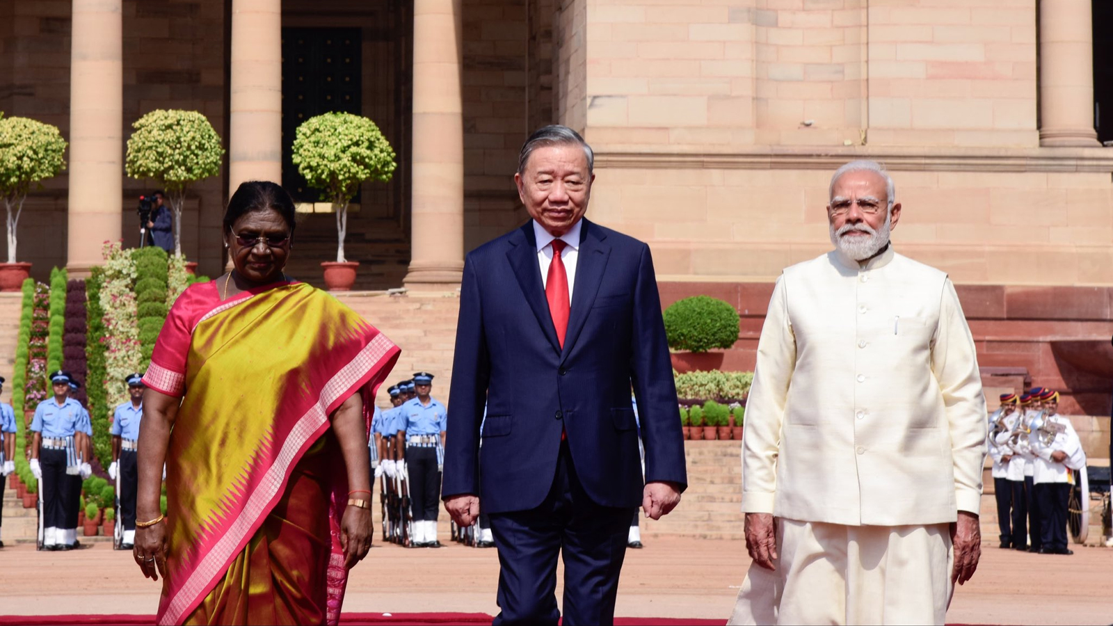 Vietnam President To Lam accorded ceremonial welcome at Rashtrapati Bhavan