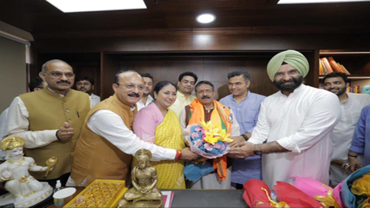 दिल्ली भाजपा की कमान हर्ष मल्होत्रा के हाथों में, कार्यकर्ताओं ने दी शुभकामनाएं