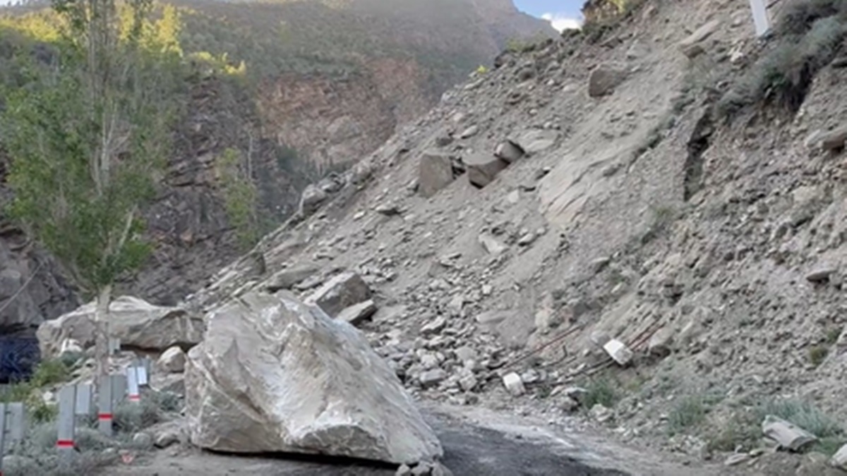 लाहौल-स्पीति में भूस्खलन: जाहलमा नाले के पास दरकी पहाड़ी, संसारी-तिन्दी-तांदी मार्ग पूरी तरह ठप