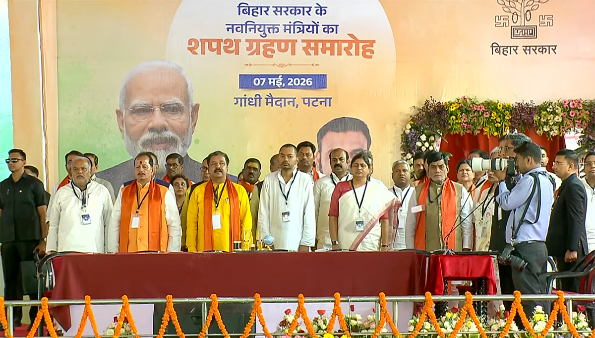 बिहार सरकार के मंत्रिमंडल में विस्तार, नीतीश मिश्रा समेत पांच मंत्रियों ने एक साथ ली पद व गोपनीयता की शपथ
