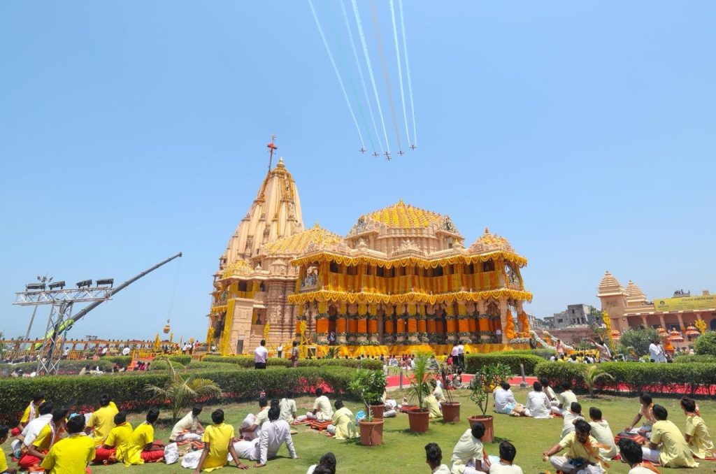 सोमनाथ मंदिर पर हवाई करतब