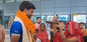 अंडर-18 हॉकी एशिया कप विजेता गोलकीपर सावन कुमार का पटना में भव्य स्वागत