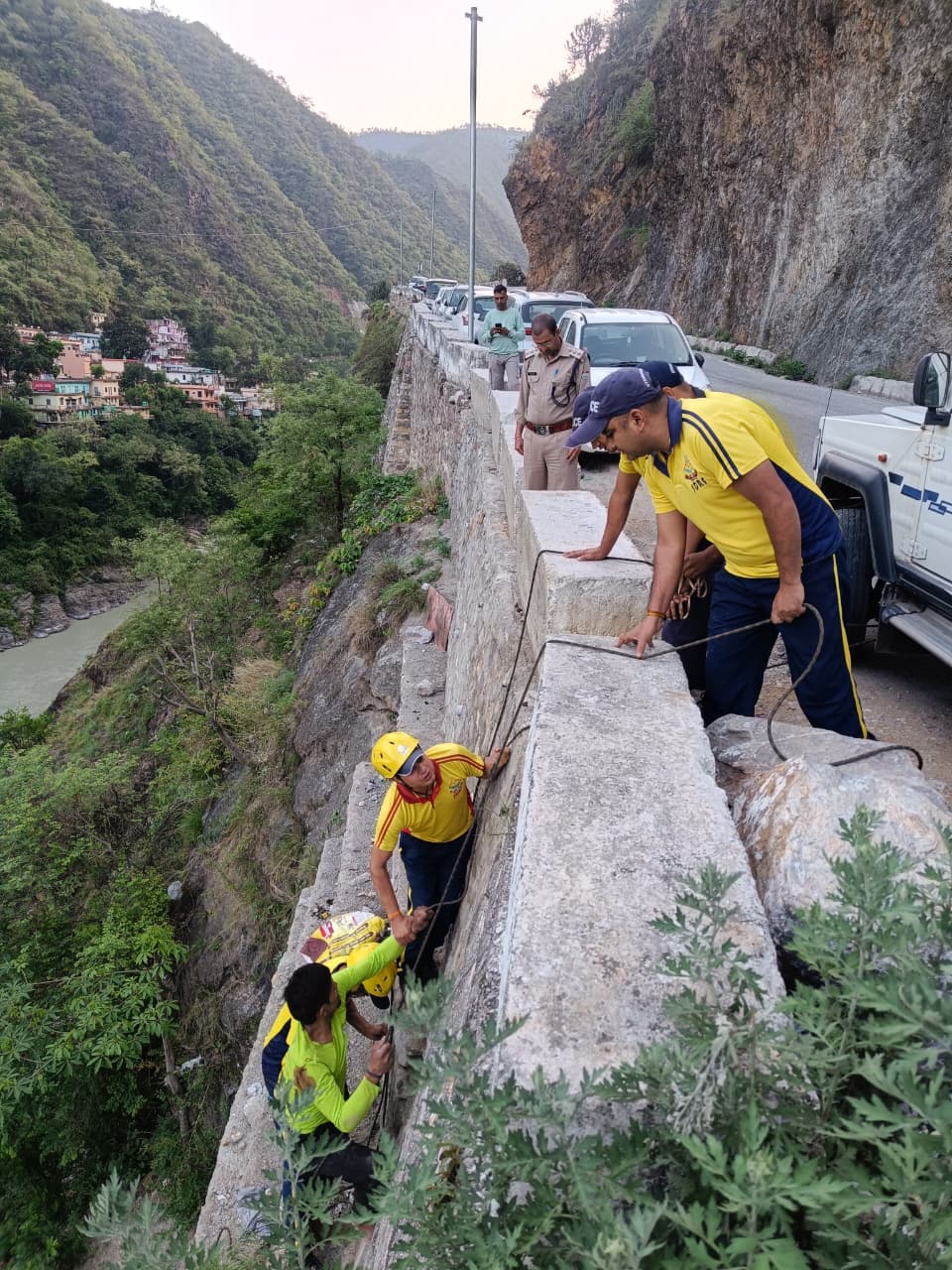 Man falls into deep gorge in Rudraprayag, swiftly rescued by SDRF
