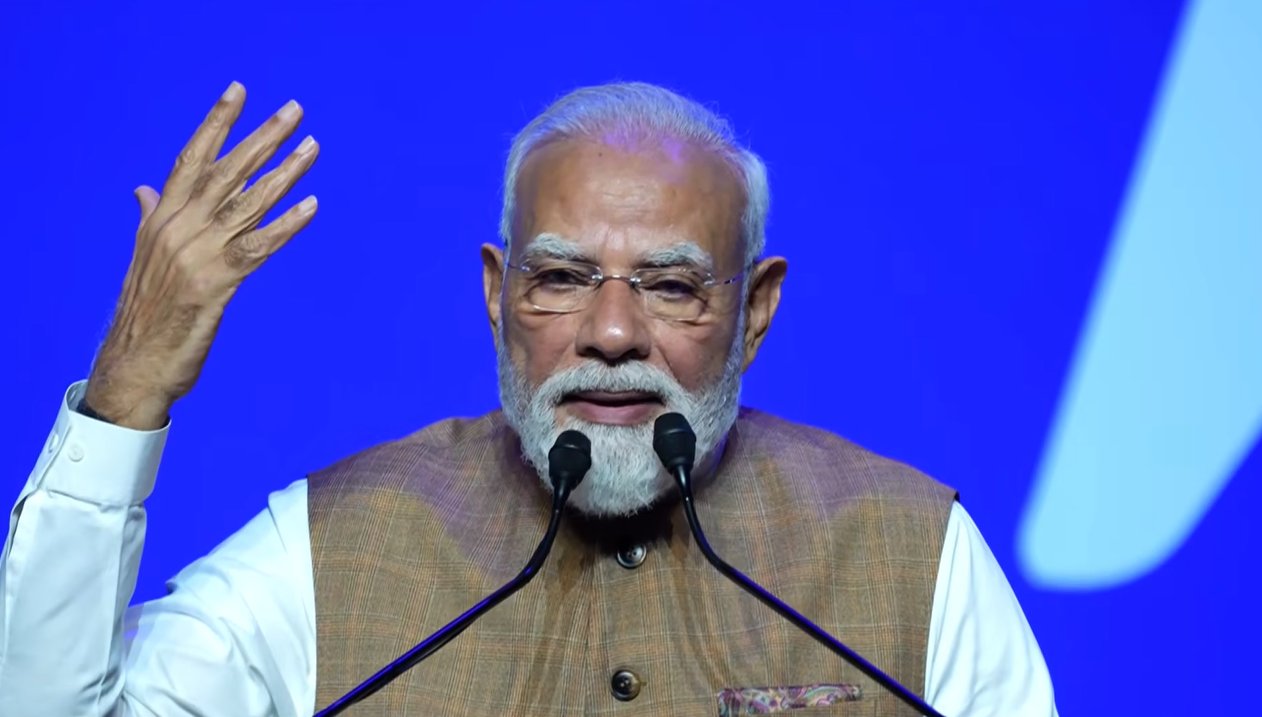 Football connects India and France: PM Modi