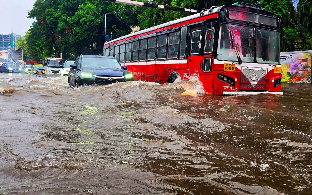 Maharashtra: Rain Intensifies in Parts of Mumbai; IMD Issues Yellow Alert