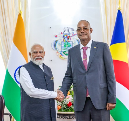 सेशेल्स में पीएम मोदी ने कई अहम एमओयू पर किए हस्ताक्षर, यूपीआई लागू करने पर बनी सहमति