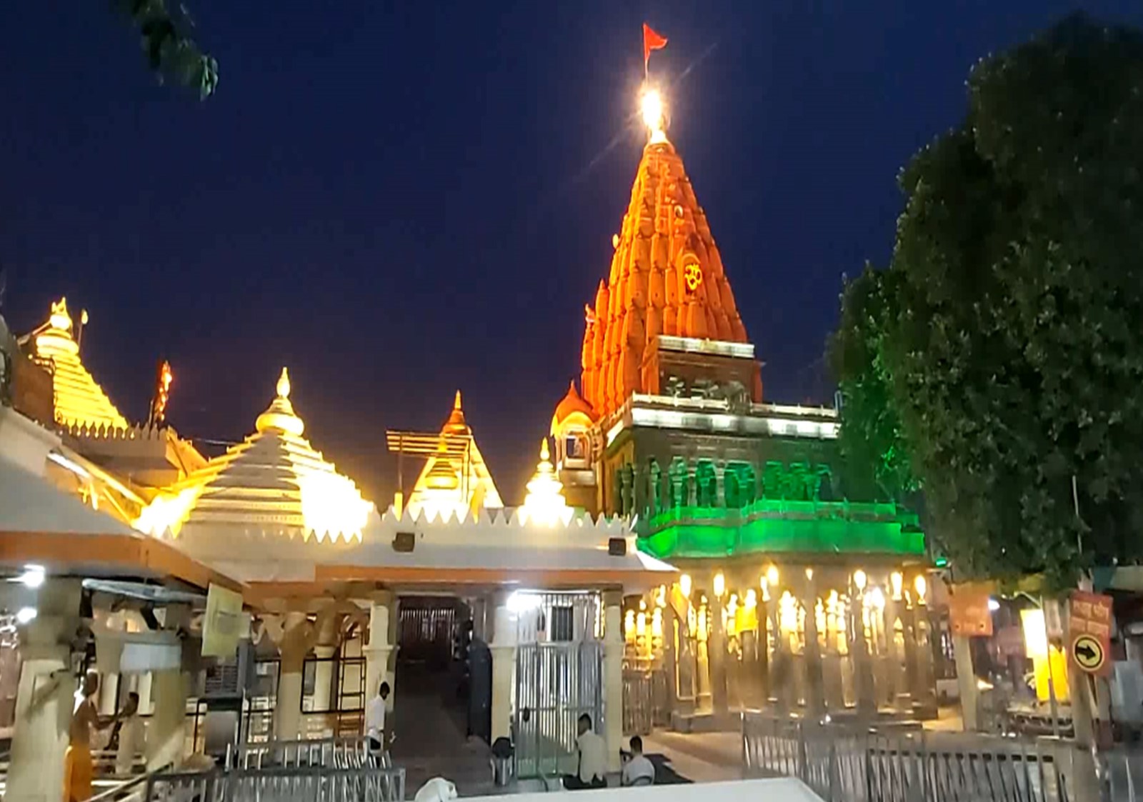 Mahakaleshwar Temple witnesses massive rush of devotees on Somvati Amavasya
