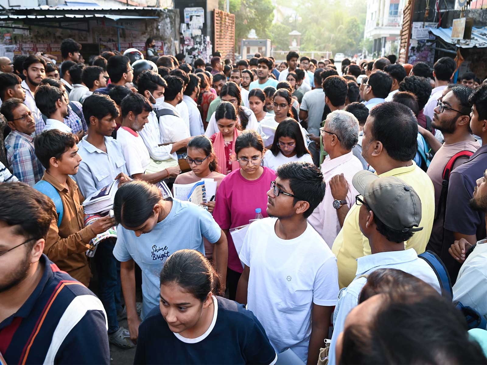 नीट अभ्यर्थियों को असुविधा न हो, इसलिए दिल्ली एयरपोर्ट पर रुके रहे प्रधानमंत्री मोदी