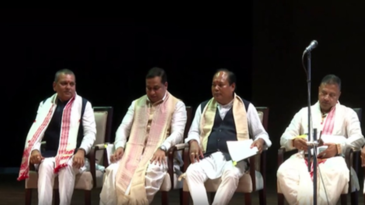 असम कैबिनेट का विस्तार, 12 विधायकों ने ली मंत्री पद की शपथ