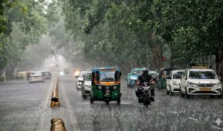 दिल्‍ली-एनसीआर में पूरे सप्ताह मेहरबान रहेगा मौसम, काले बादलों और हल्की बारिश के आसार