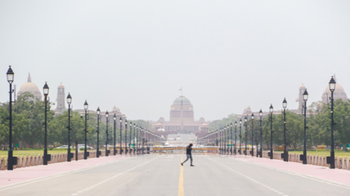 दिल्ली-एनसीआर में बदला मौसम का मिजाज, तापमान में गिरावट से लोगों को मिलेगी राहत