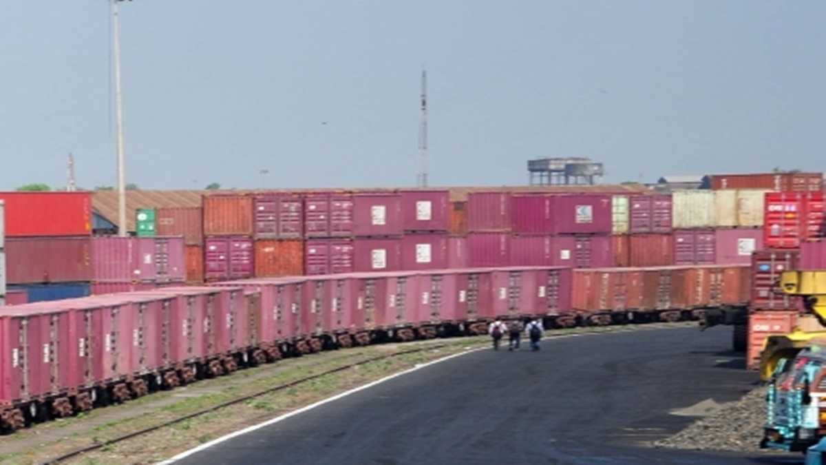 बजट 2026 के सुधारों से कूरियर उद्योग को नई रफ्तार, ई-कॉमर्स निर्यातकों को मिलेगा बड़ा लाभ