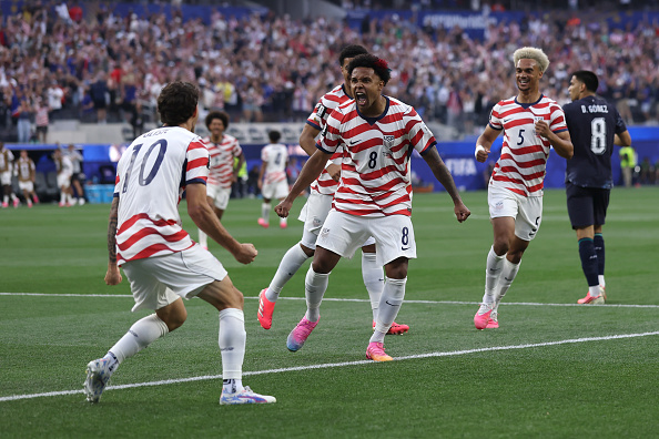 US thrash Paraguay in LA to launch home World Cup in style
