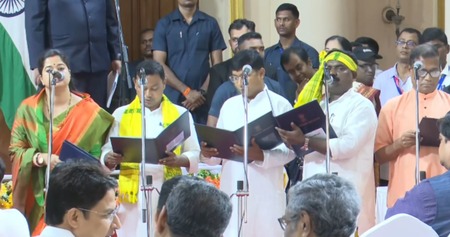 पश्चिम बंगाल में मंत्रिमंडल का विस्तार, राज्यपाल ने 35 नए मंत्रियों को दिलाई शपथ