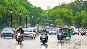 दिल्ली-एनसीआर में फिर बदलेगा मौसम, चार दिन बारिश के साथ तापमान में गिरावट संभव
