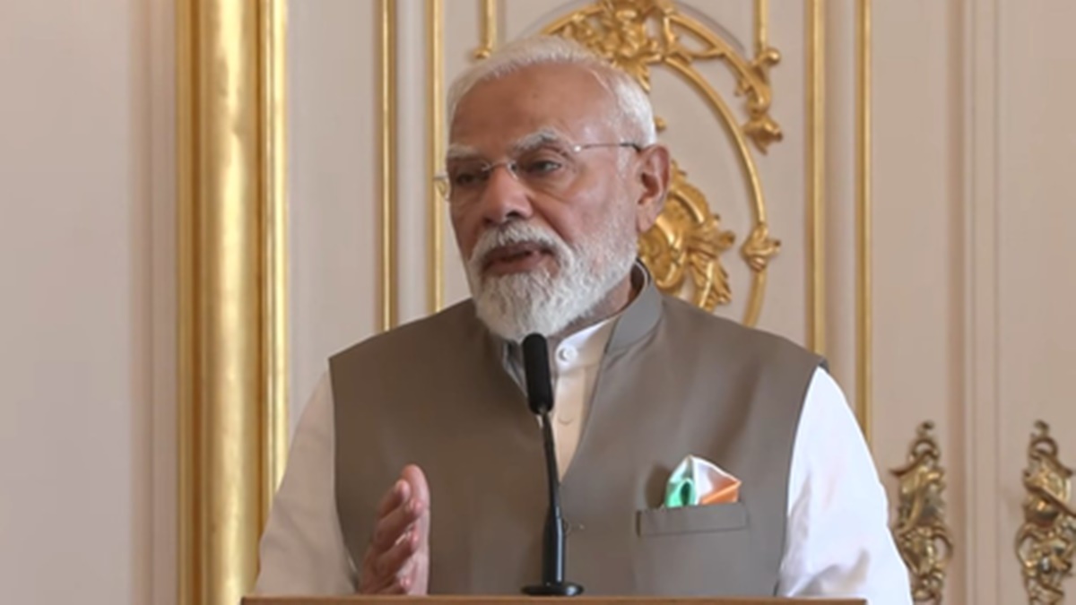 फ्रांस में भारतीय समुदाय को संबोधित कर पीएम मोदी ने गिनाईं भारत की विकास उपलब्धियां