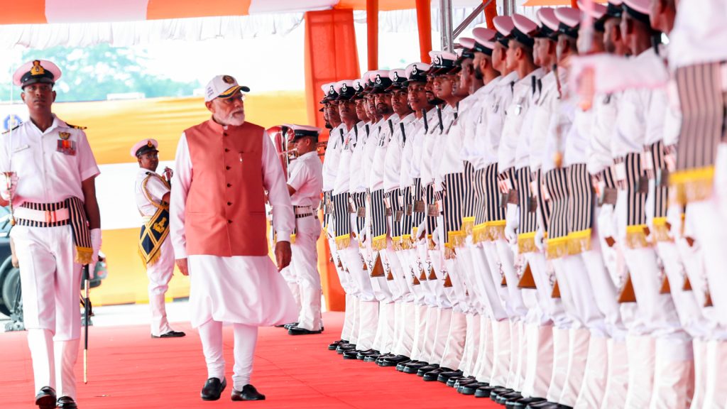 PM-Modi-Nay-warships-4