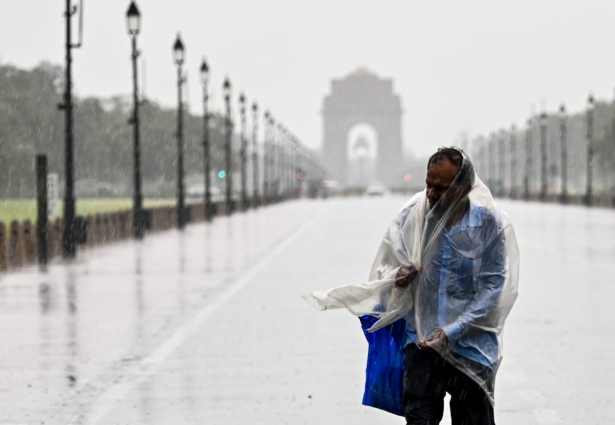 दिल्ली-NCR में भारी मॉनसून बारिश: नोएडा-गाजियाबाद में जलभराव, सीएम रेखा गुप्ता ने जारी किया हाई अलर्ट