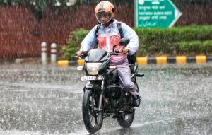 Heavy rain alert for Delhi, UP; monsoon covers entire country