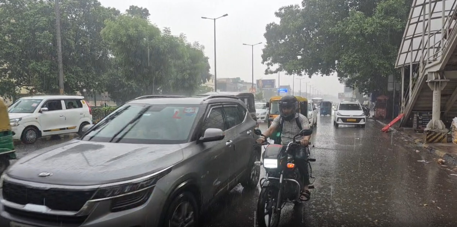 Fresh spell of rain brings down heat in Delhi; IMD issues yellow alert