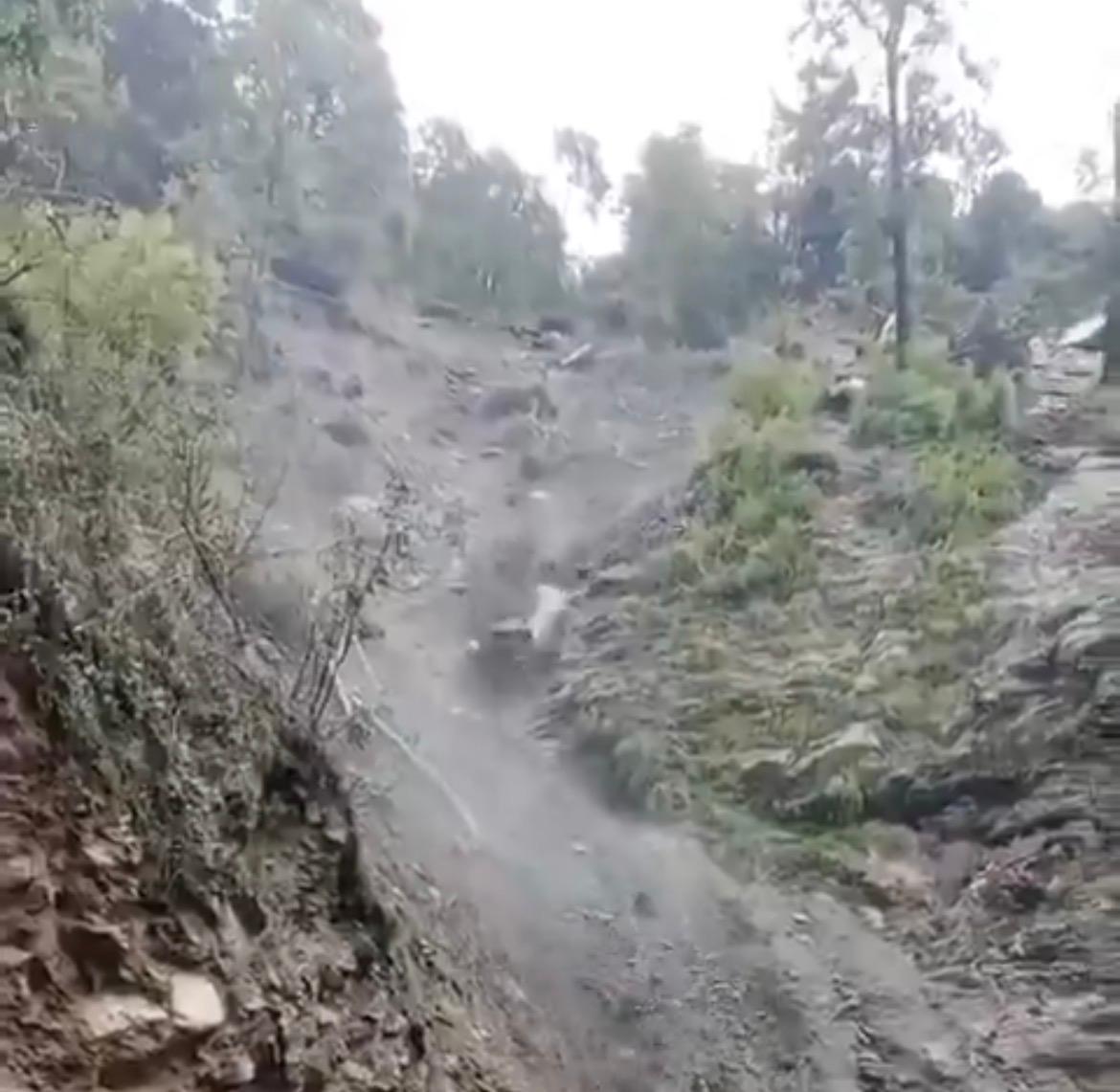बारिश और भूस्खलन से चारधाम यात्रा पर रोक, यात्रियों की सुरक्षा के लिए प्रशासन अलर्ट