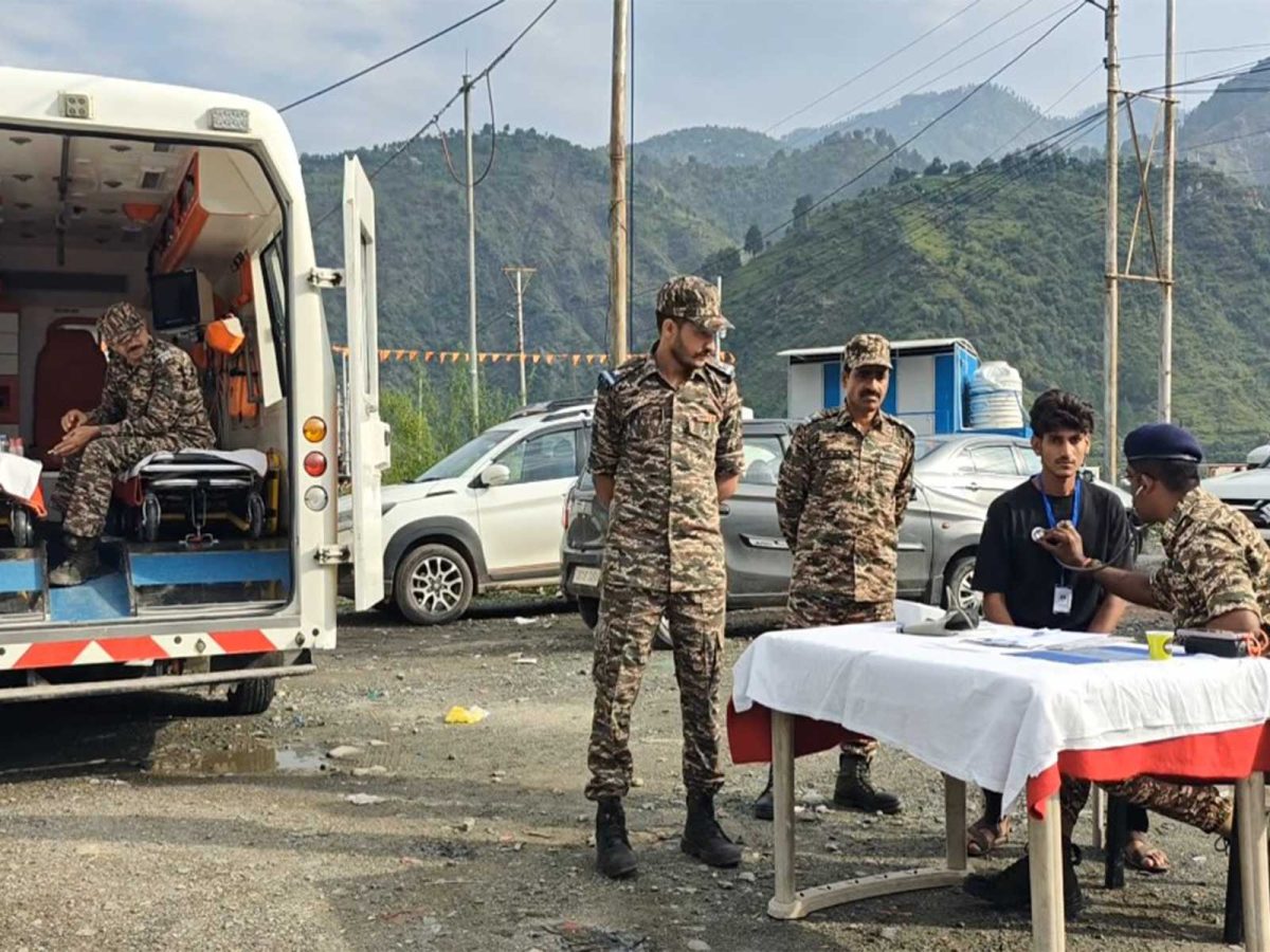 सीआरपीएफ की 84वीं बटालियन अमरनाथ यात्रियों को दे रही है स्वास्थ्य सेवाएं
