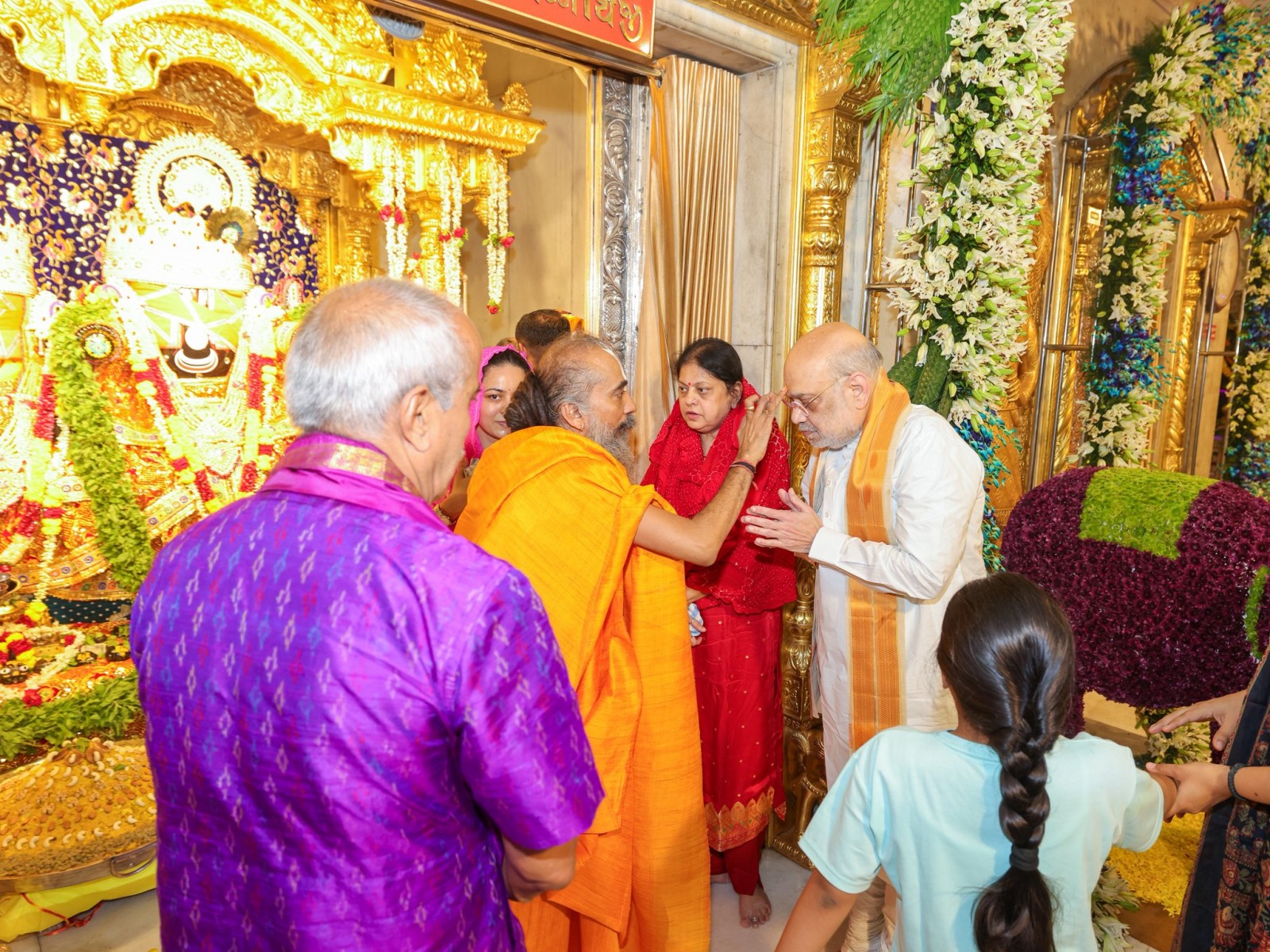 रथ यात्रा: अमित शाह ने अहमदाबाद के जगन्नाथ मंदिर में की मंगल आरती