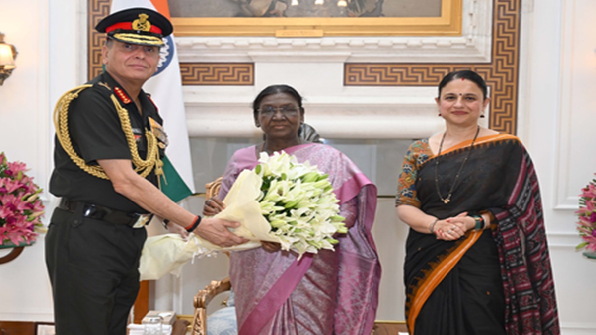 राष्ट्रपति द्रौपदी मुर्मु से मिले थलसेना प्रमुख, राष्ट्रीय सुरक्षा से जुड़े मुद्दों पर हुई चर्चा