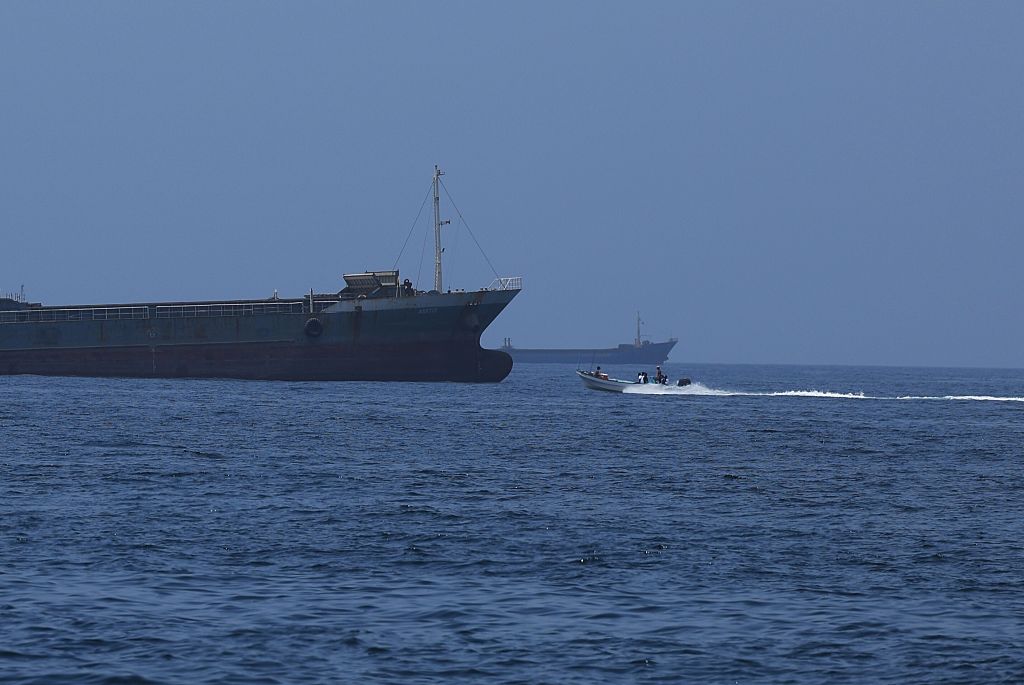 Oil climbs to one-month high as US, Iran step up attacks in Strait of Hormuz