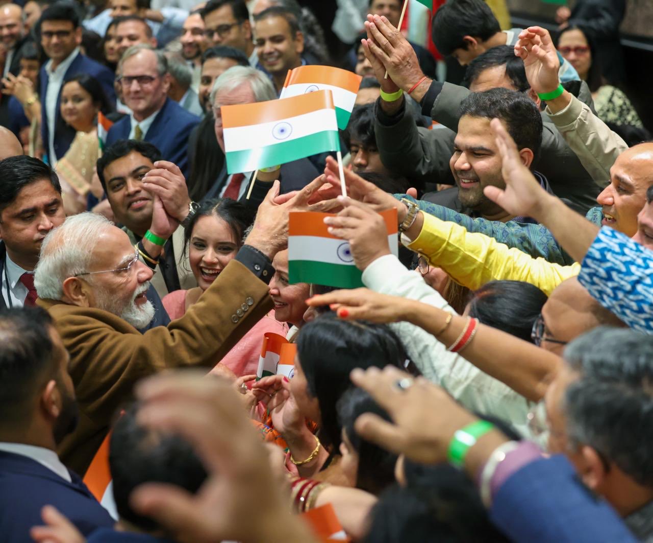 न्यूजीलैंड में भारतीय समुदाय का प्यार और अपनापन देख भावुक हुए प्रधानमंत्री मोदी, बोले- चार दशक तक किया इंतजार