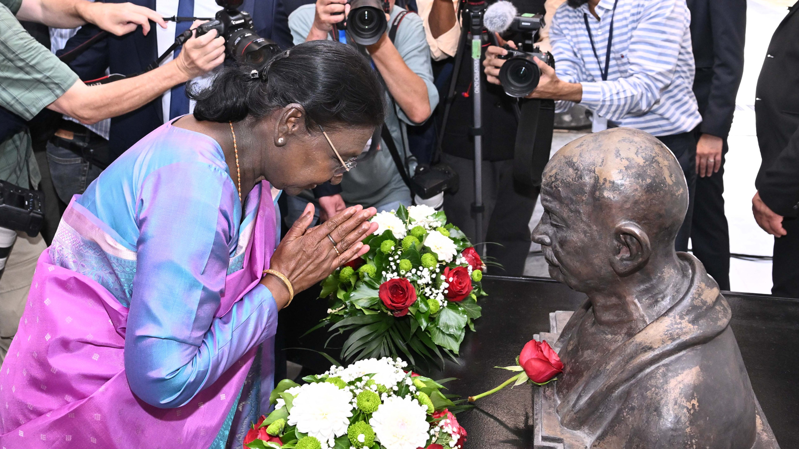 President Murmu unveils Mahatma Gandhi bust in North Macedonia, highlights global relevance of peace and non-violence