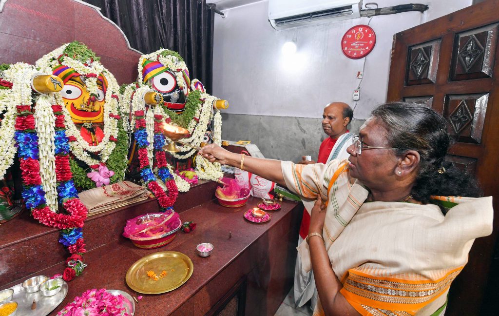President Droupadi Murmu offers prayers at Jagannath Temple on her 66th birthday