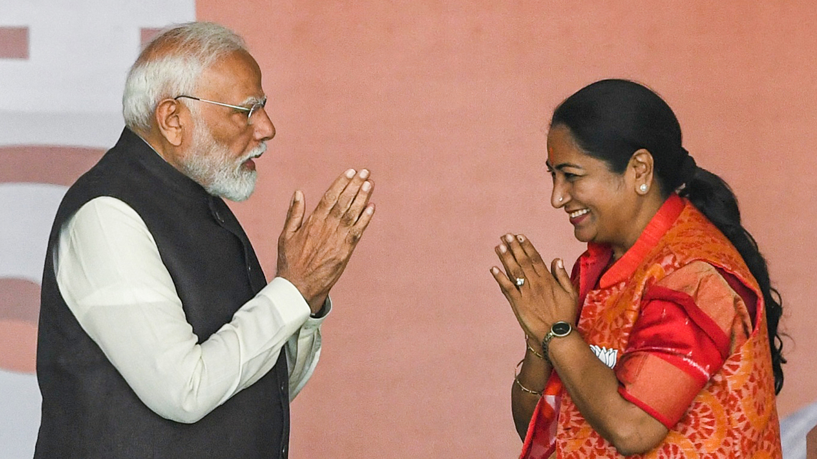 प्रधानमंत्री मोदी ने सीएम रेखा गुप्ता को जन्मदिन पर दी शुभकामनाएं, कहा- ‘दिल्ली के विकास में उनके प्रयास सराहनीय’